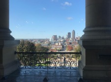 Picture between two pillars 